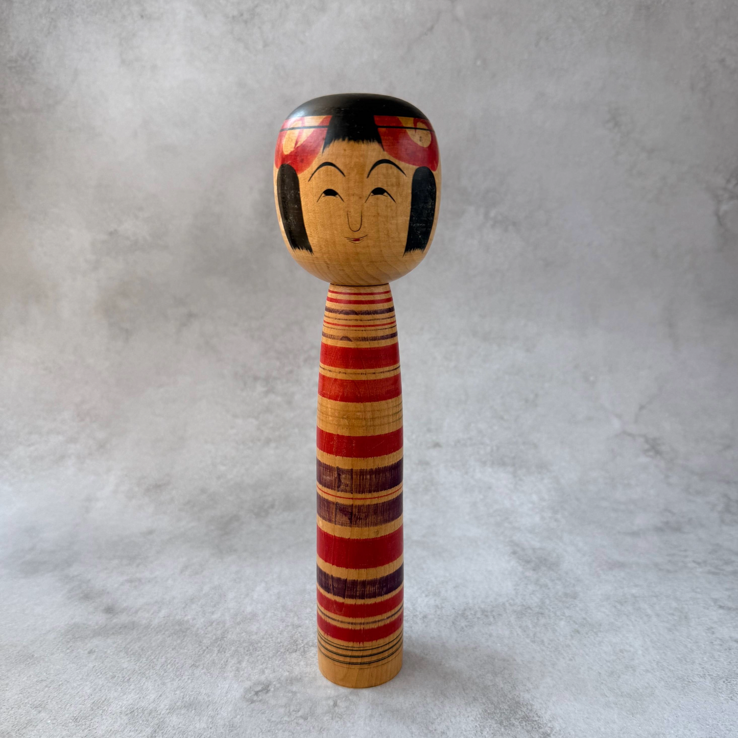 佐藤俊章作 伝統こけし 土湯系 (25cm / 224g、1960年代ブーム期)