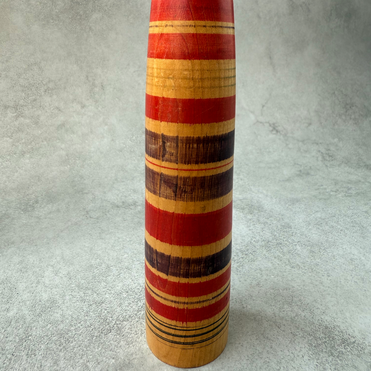 佐藤俊章作 伝統こけし 土湯系 (25cm / 224g、1960年代ブーム期)