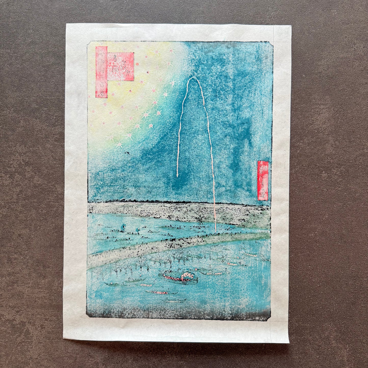 額装済みの日本製ウォールアート - 歌川広重作「両国花火」浮世絵復刻版 | 劉長青による手摺り | UVカットアクリルフレーム