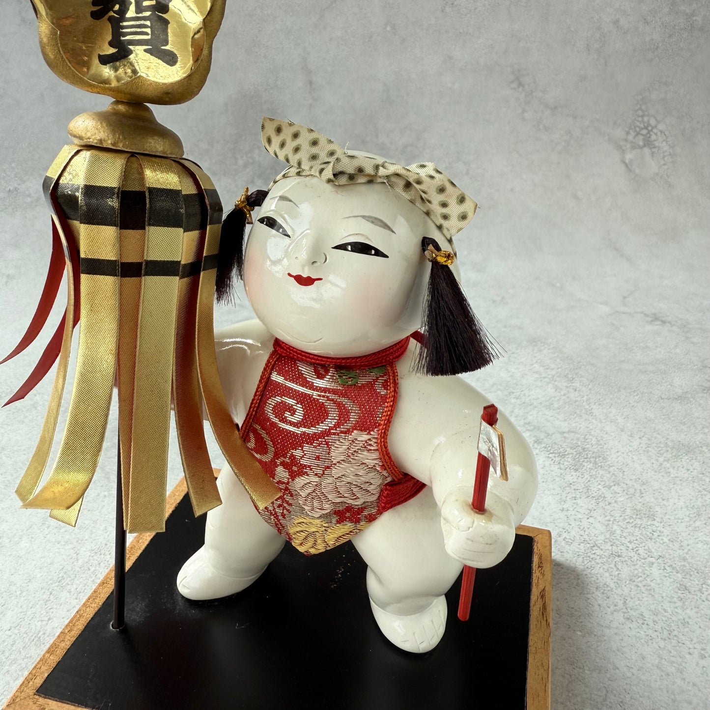 日本のビンテージ武者人形 – 金屏風の金太郎 | 1970年代の伝統的な加賀郷土玩具