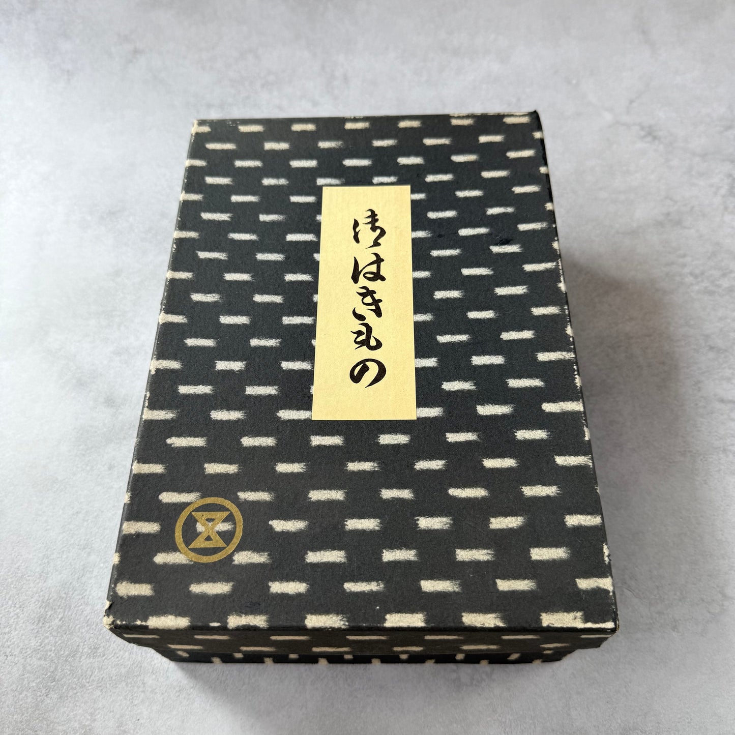 1960年代のヴィンテージ日本製草履｜アイボリーの厚底着物サンダル｜神戸そごう｜赤と金のストラップ｜舞妓さんや結婚式用のフォーマル下駄