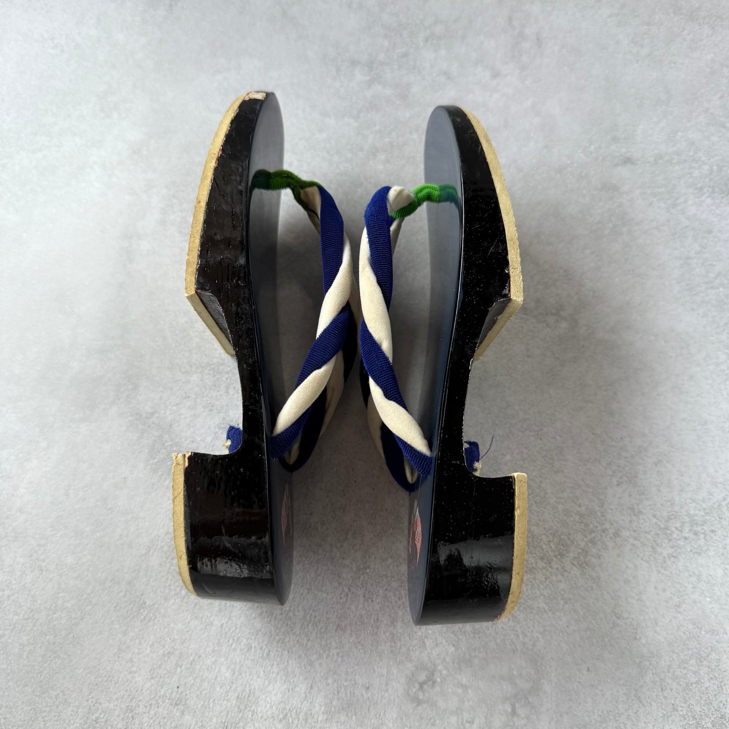 1980年製 男児用ヴィンテージ下駄｜兜デザイン｜七五三用 伝統草履（19.5cm / 7.7インチ）
