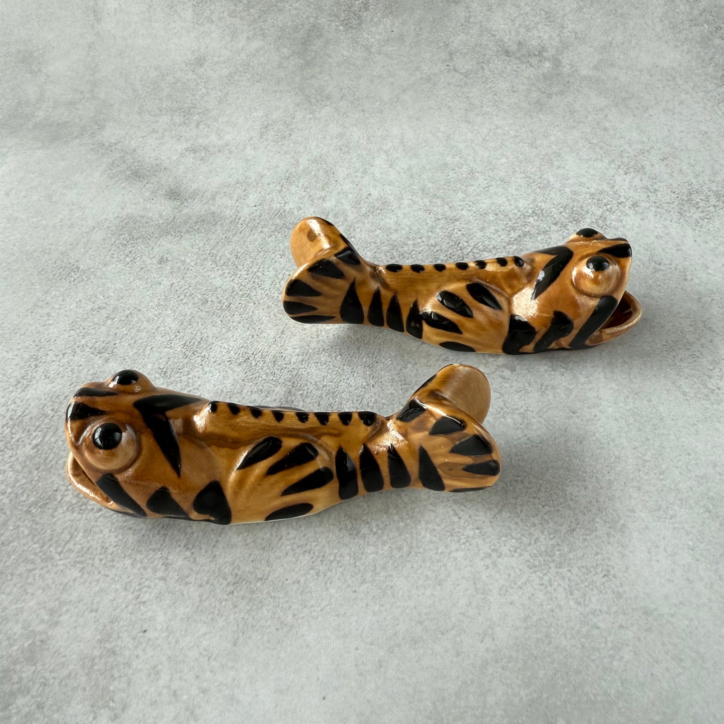 鍋島焼 トビハゼ箸置き 青山龍作｜皇室献上品